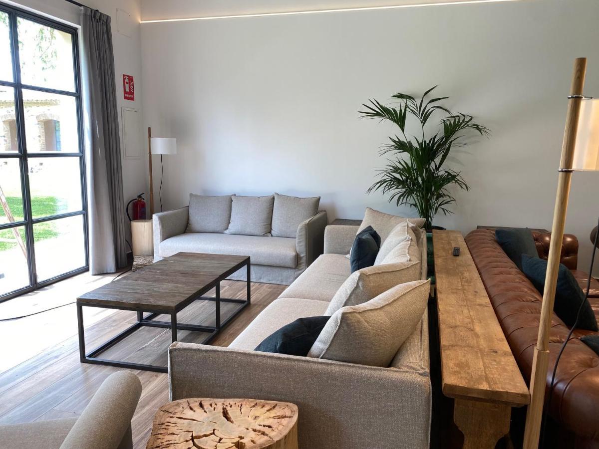 Hotel Mas Aret Peralada Bagian luar foto